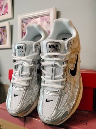 Nike P-6000 Plata y Blanco