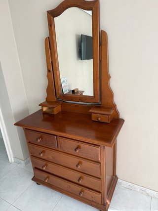 Mueble tocador de castaño con espejo