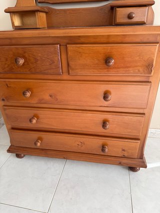 Mueble tocador de castaño con espejo