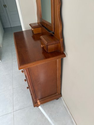 Mueble tocador de castaño con espejo