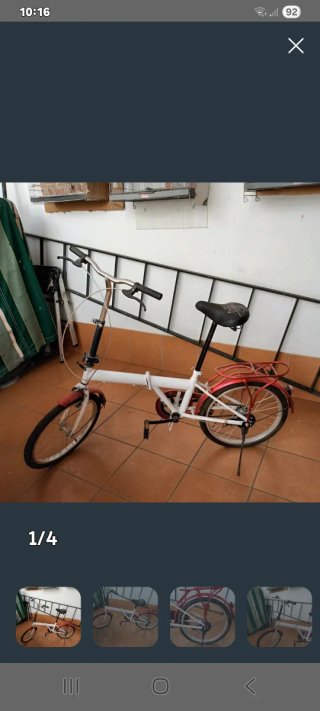 Bicicleta plegable blanca y roja