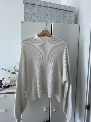 Jersey blanco cuello alto