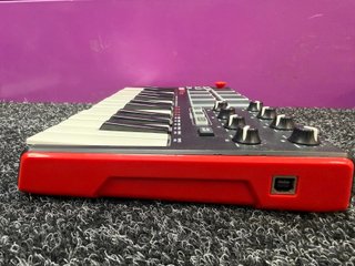 Teclado MIDI Akai MPK Mini