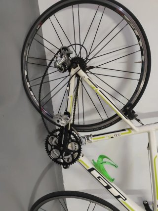 Bicicleta de carretera blanca
