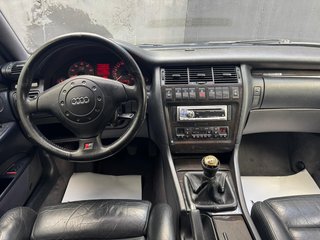 Audi S8 4.2 quattro 250 kW (340 CV)