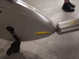 Bicicleta estática BH Fitness con respaldo