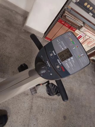 Bicicleta estática BH Fitness con respaldo