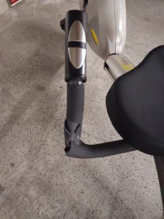 Bicicleta estática BH Fitness con respaldo
