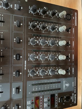 Mesa de Mezcla Behringer DJX 750 Negra