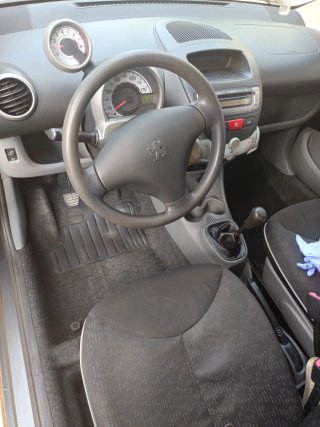 Peugeot 107  1.0 urban año 2010