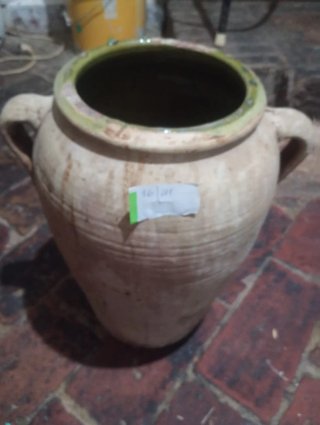 Tinaja de barro antigua