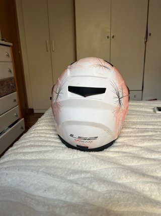 Casco de moto rosa LS2