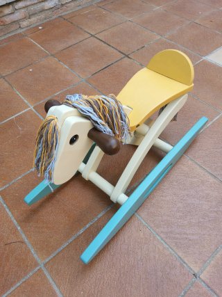 Caballito balancín de madera