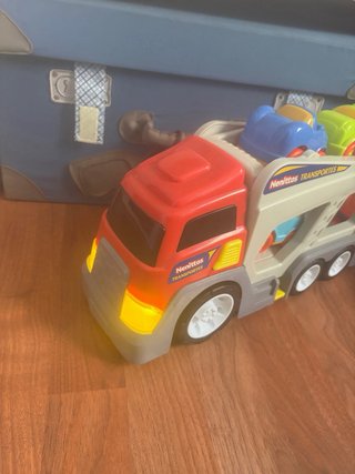 Camión transportador de coches de juguete
