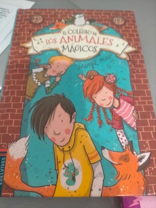 Libro. El colegio de los animales mágicos