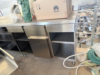Mueble cafetero de acero inoxidable