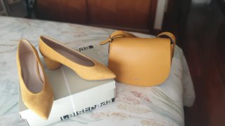 Conjunto bolso piel y zapatos mostaza talla 39
