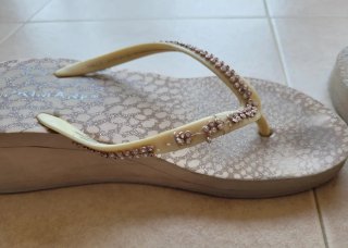CHANCLAS CON CUÑA PLAYA O PISCINA.