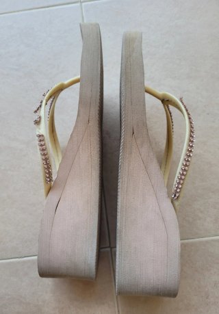 CHANCLAS CON CUÑA PLAYA O PISCINA.