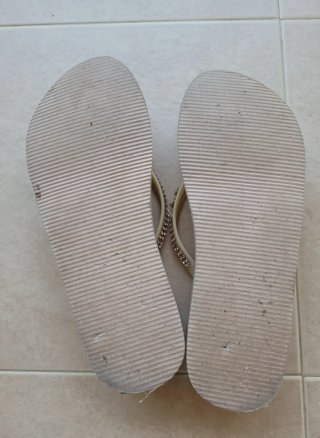 CHANCLAS CON CUÑA PLAYA O PISCINA.