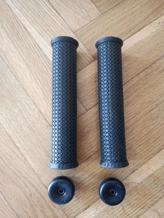 Puños Odyssey BMX con tapones
