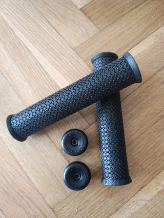 Puños Odyssey BMX con tapones