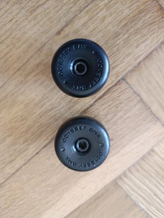 Puños Odyssey BMX con tapones
