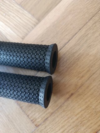 Puños Odyssey BMX con tapones