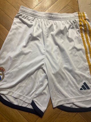 Pantalón Corto Real Madrid Adidas. Para 13-14 años