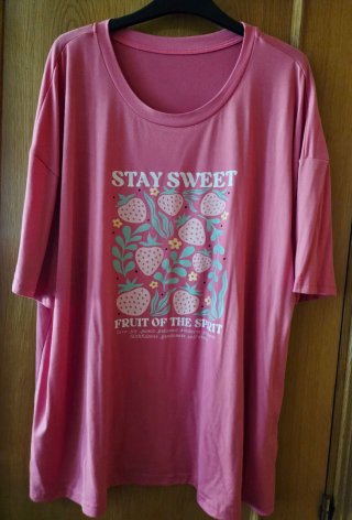 Camiseta Talla Grande 2XL Estampado Fresas NUEVA
