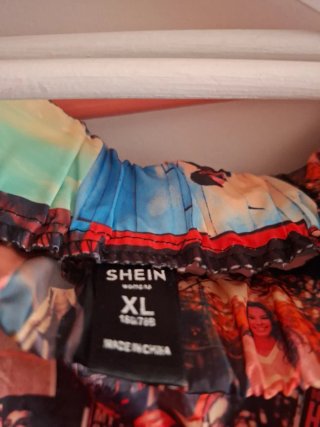 Pantalones de verano con collage
