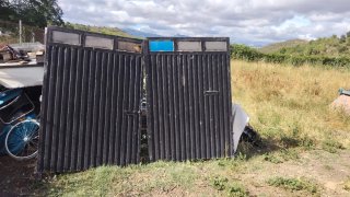 Puerta de hierro doble