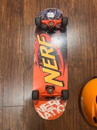 Casco y Monopatín Nerf Naranja