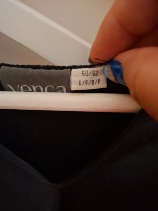 Sudadera deportiva corta con capucha