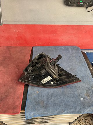 Piloto Trasero Izquierdo Golf 7.5 (17-20)