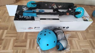 Patinete infantil Space Ride con casco