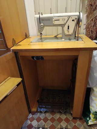Máquina de coser antigua Wertheim modelo Rápida SA