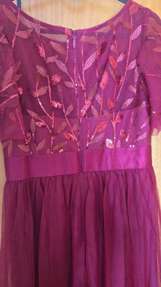 Vestido largo elegante burdeos con lentejuelas