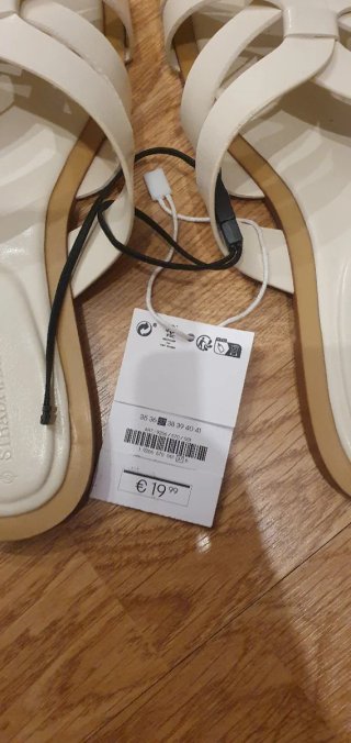 Sandalias plana Stradivarius
