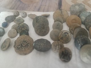37 botones antiguos variados