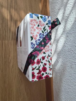 Estuche del perfume Carolina Herrera