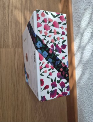 Estuche del perfume Carolina Herrera