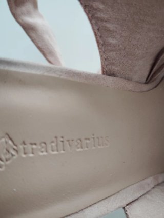 Sandalias Nude Tiras Cruzadas.
