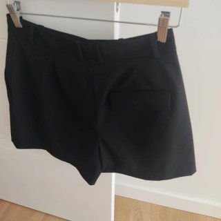 Pantalón corto Zara negro con pinzas