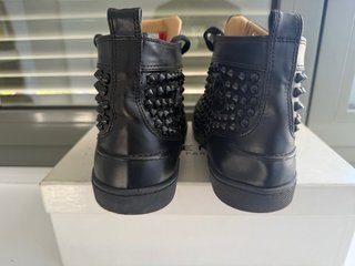 Christian Louboutin T.41 Piel Negra Tachuelas (13)