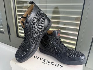 Christian Louboutin T.41 Piel Negra Tachuelas (13)