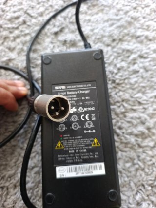 Cargador Bicicleta Eléctrica Negro