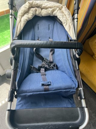 Carrito Joolz con capazo y saco azul
