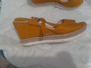 Zapatos de cuña amarillos para mujer