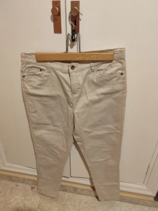 LOTE pantalón beige elástico y pantalón deporte